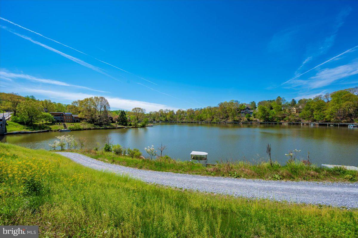 10742 LAKE EDGE COURT