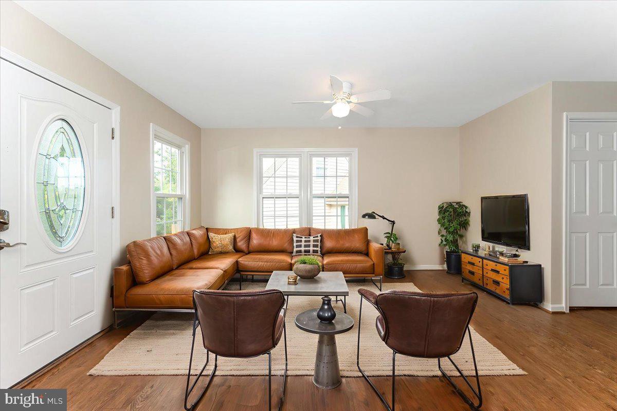 10742 LAKE EDGE COURT