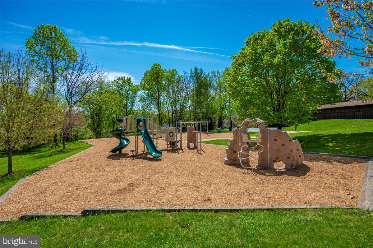 10742 LAKE EDGE COURT