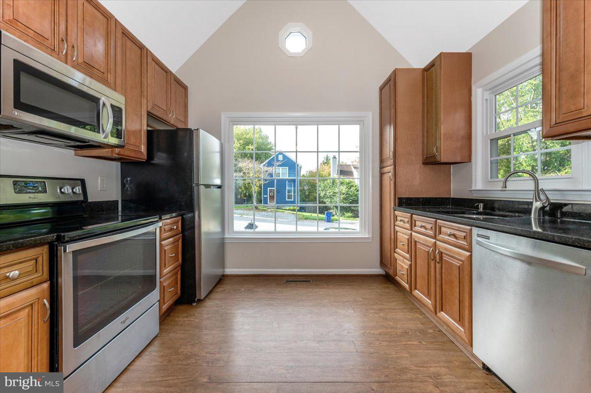 10742 LAKE EDGE COURT