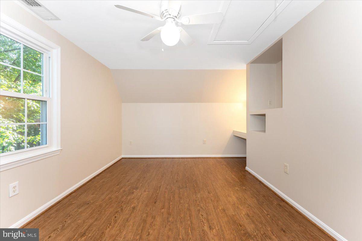 10742 LAKE EDGE COURT