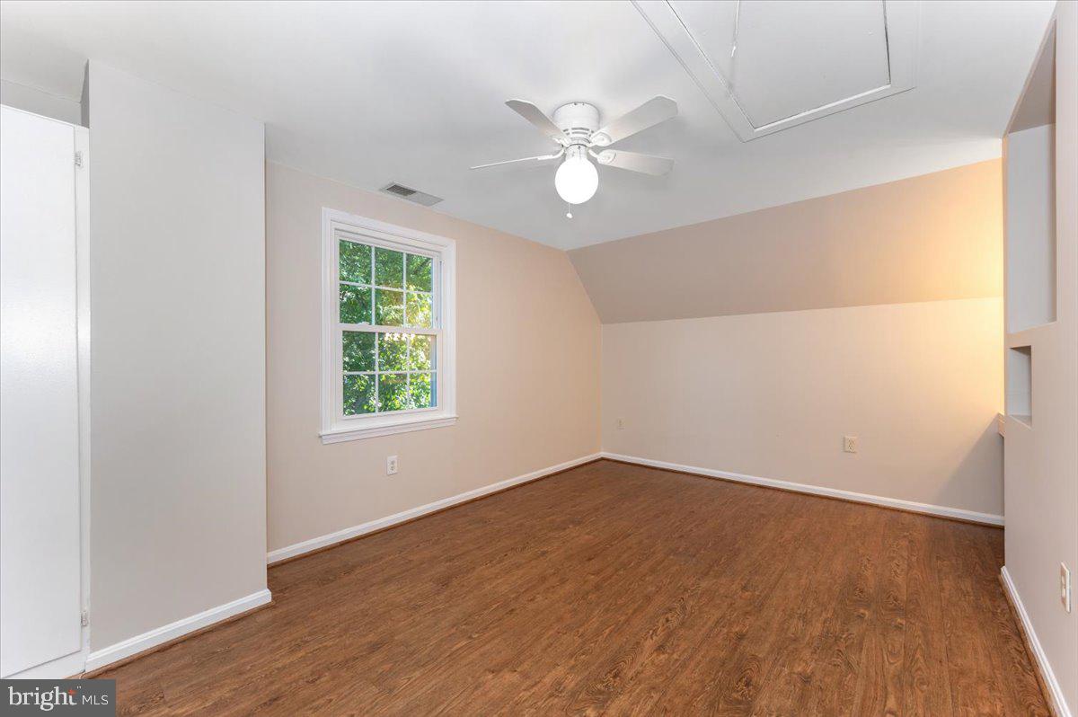 10742 LAKE EDGE COURT