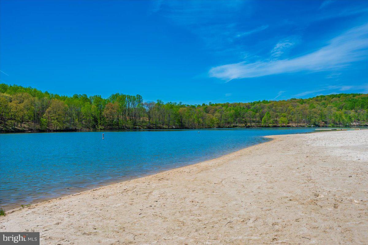 10742 LAKE EDGE COURT