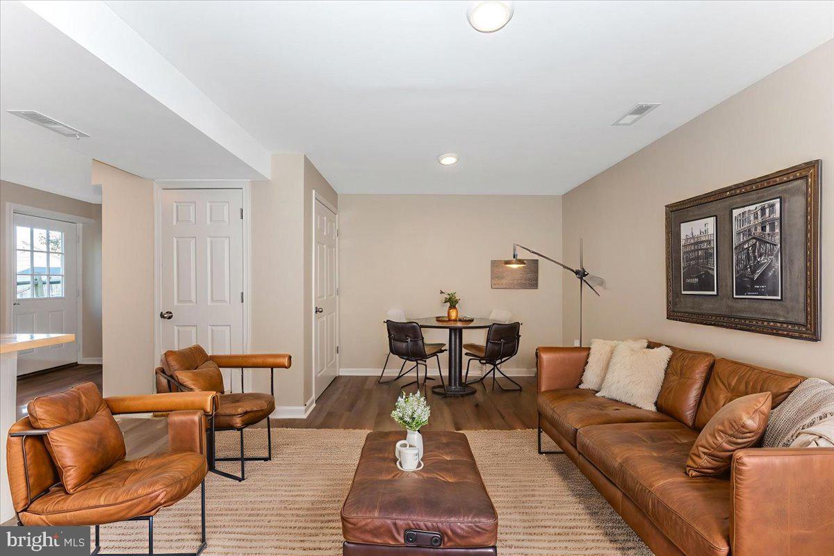 10742 LAKE EDGE COURT