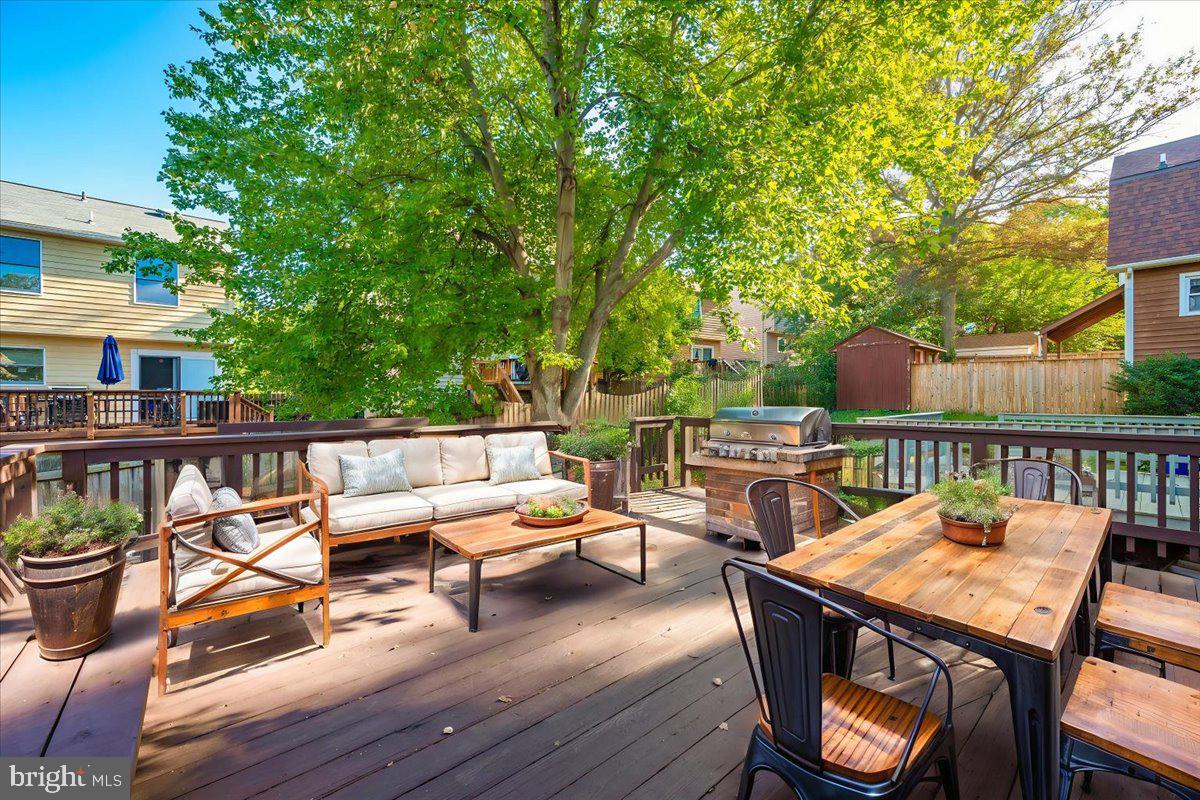 10742 LAKE EDGE COURT