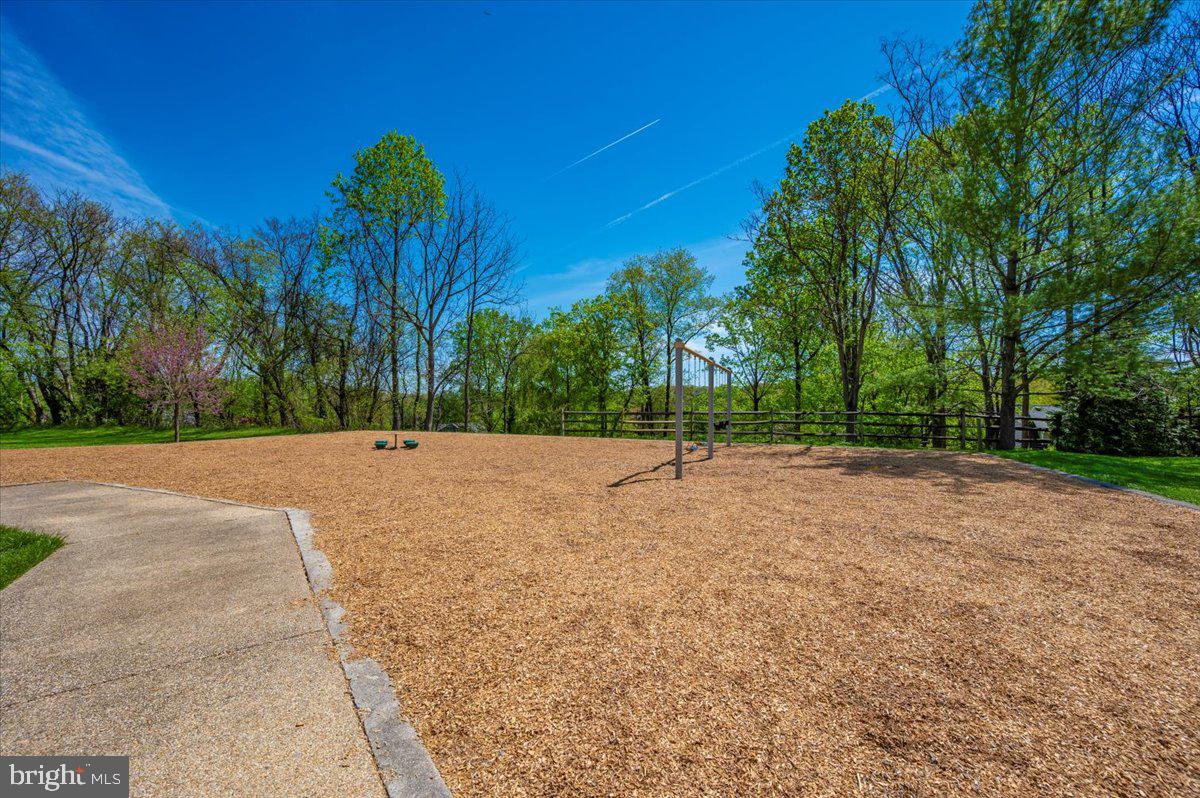 10742 LAKE EDGE COURT