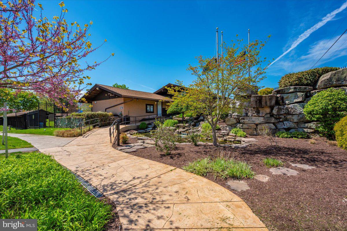 10742 LAKE EDGE COURT