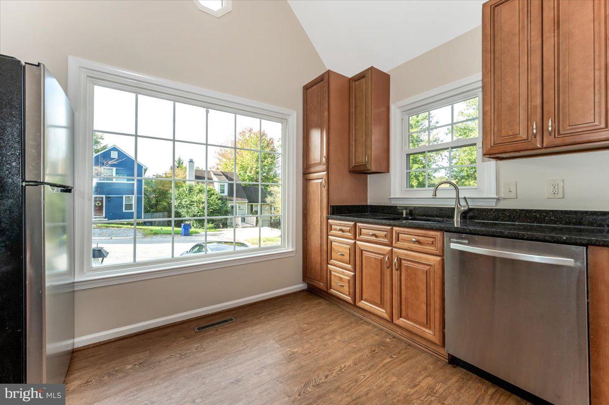 10742 LAKE EDGE COURT