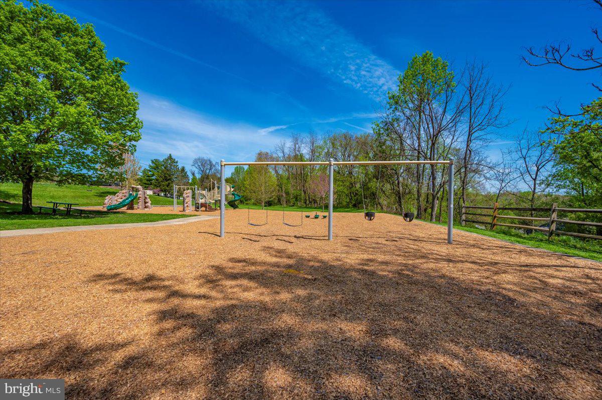 10742 LAKE EDGE COURT