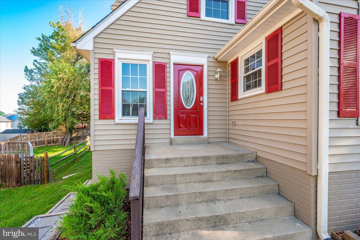 10742 LAKE EDGE COURT