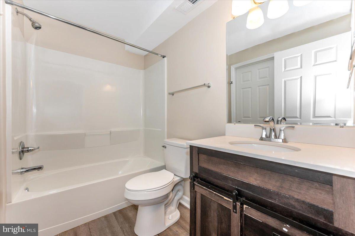 10742 LAKE EDGE COURT