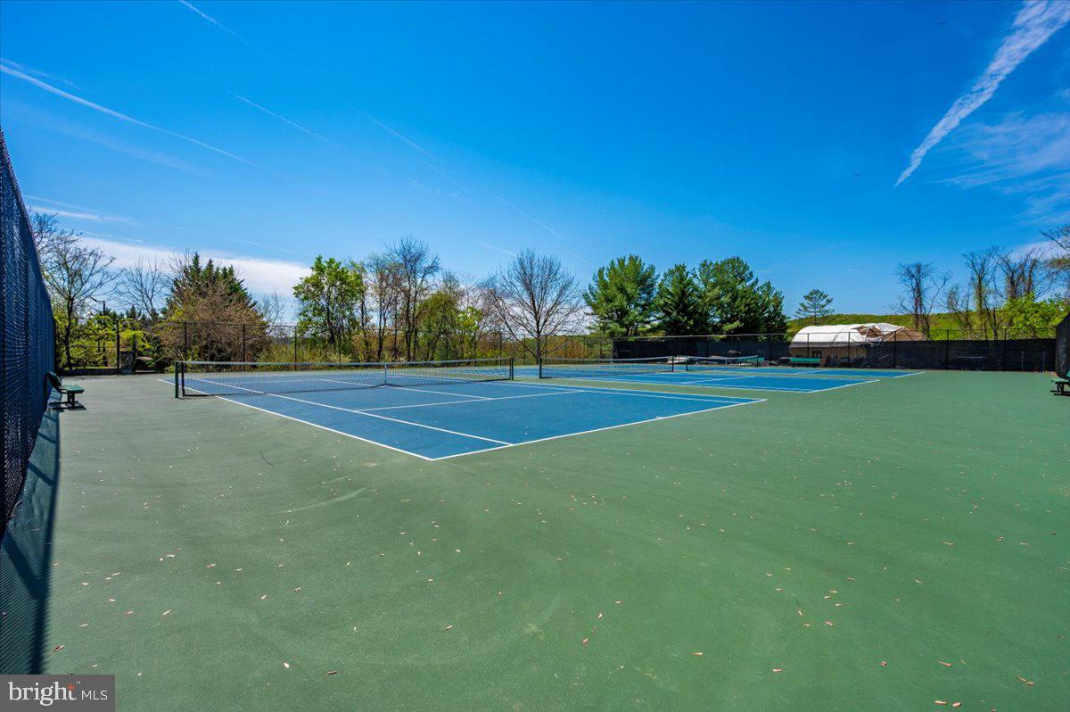 10742 LAKE EDGE COURT