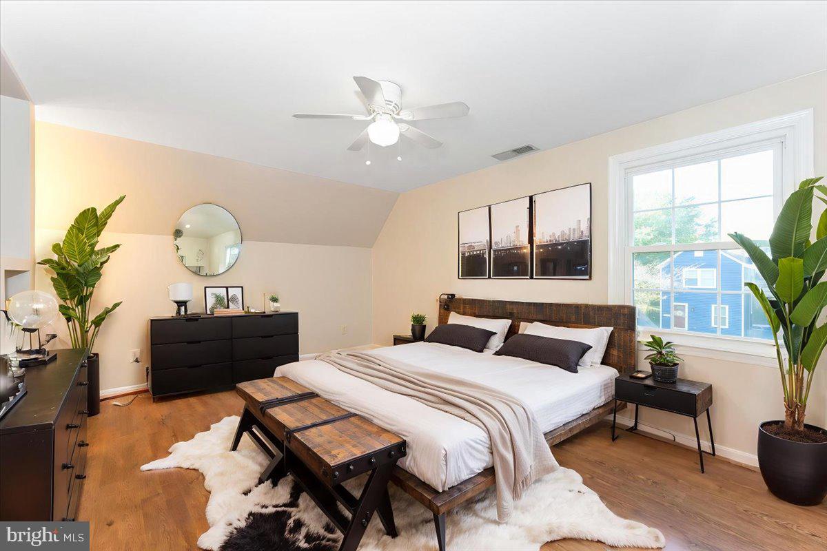 10742 LAKE EDGE COURT