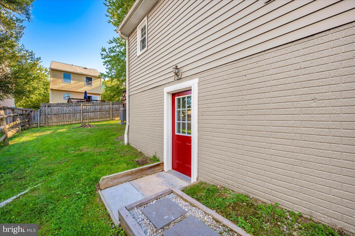 10742 LAKE EDGE COURT