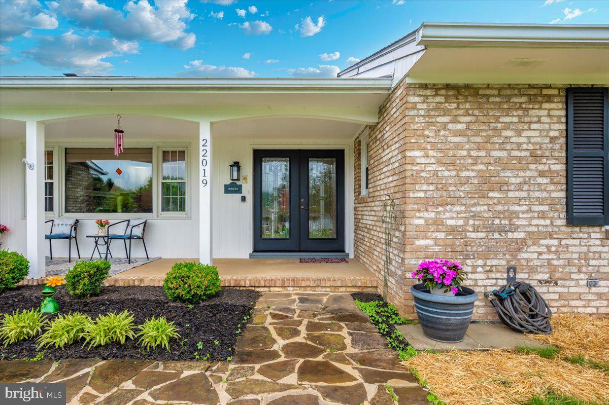 22019 Mohawk Dr