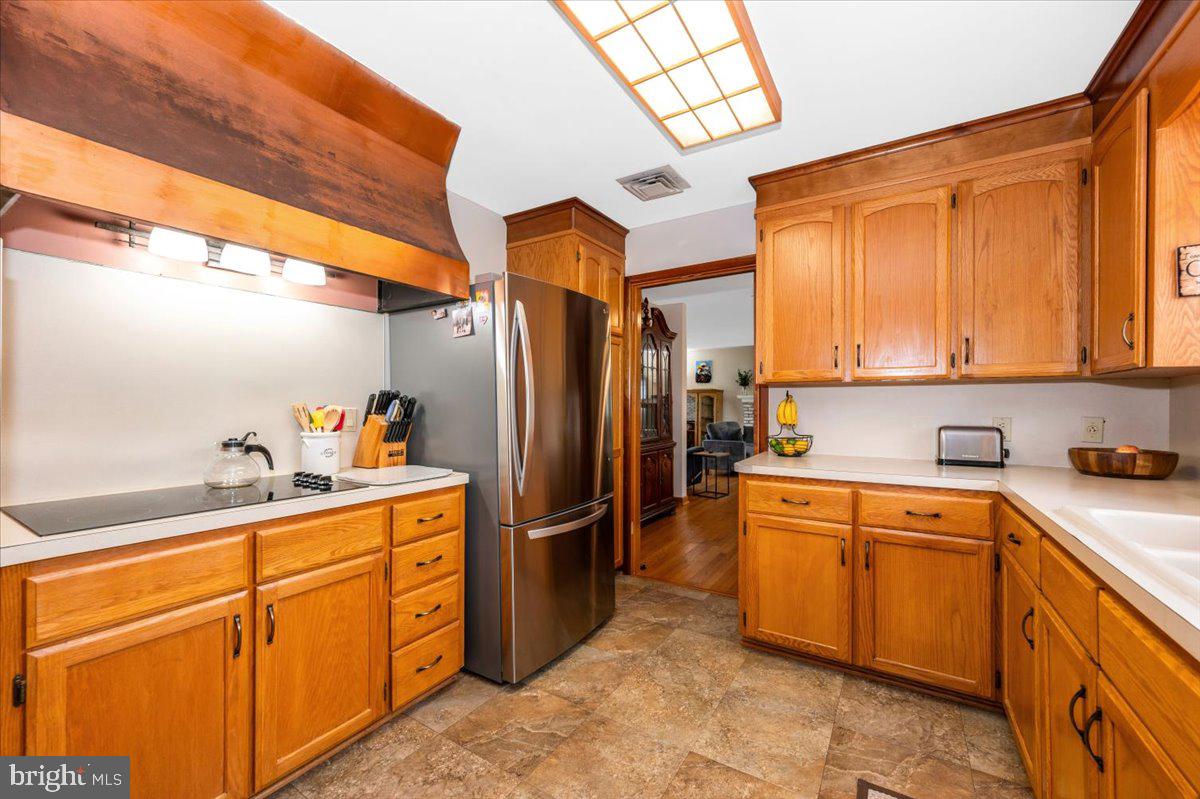 22019 Mohawk Dr