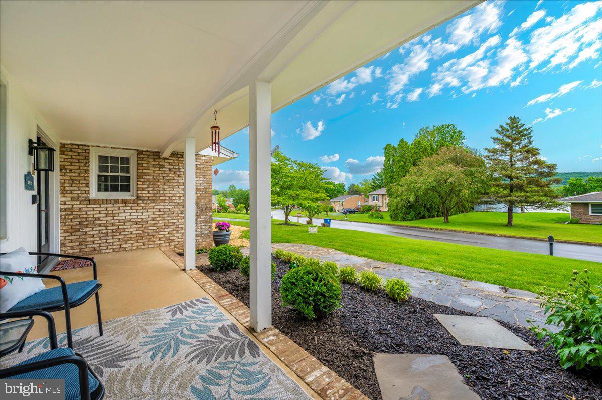 22019 Mohawk Dr