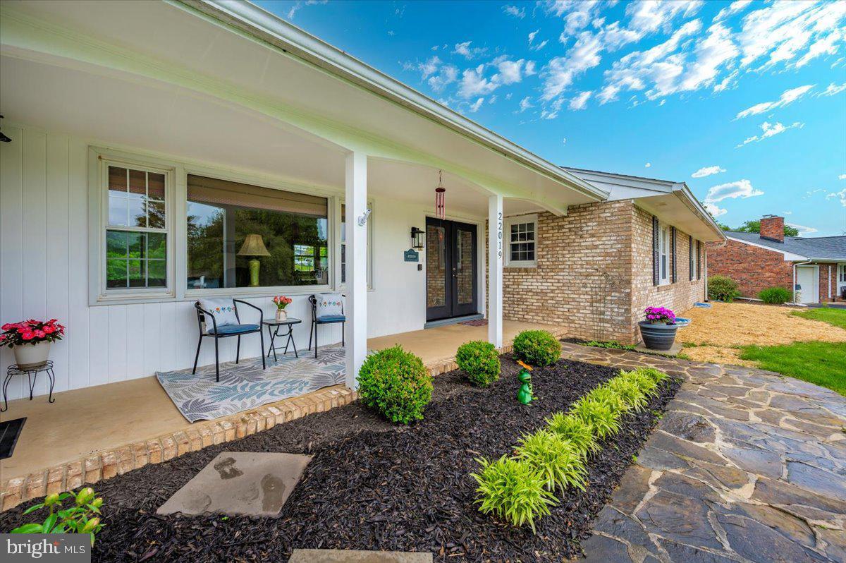 22019 Mohawk Dr