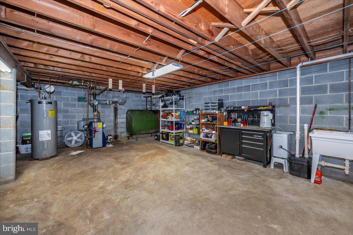 22019 Mohawk Dr