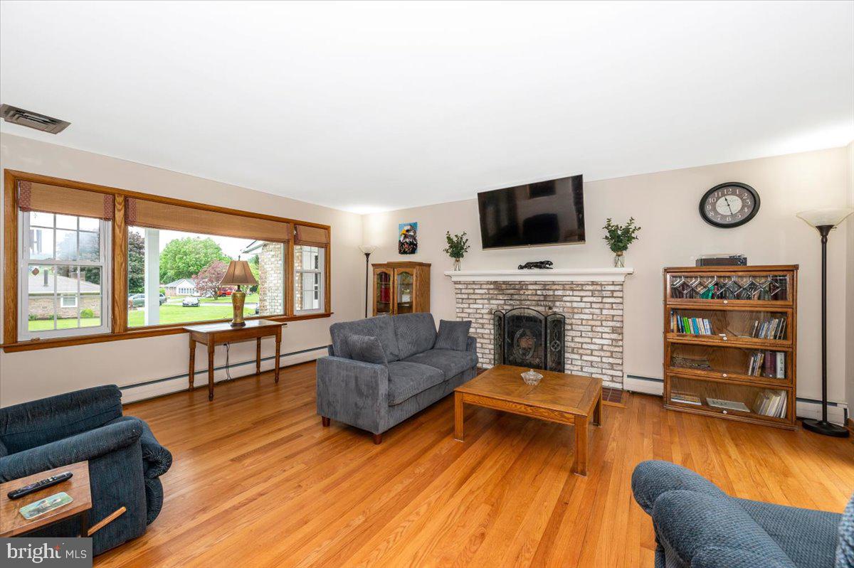 22019 Mohawk Dr