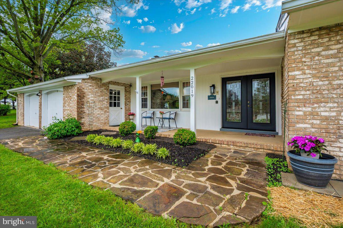 22019 Mohawk Dr