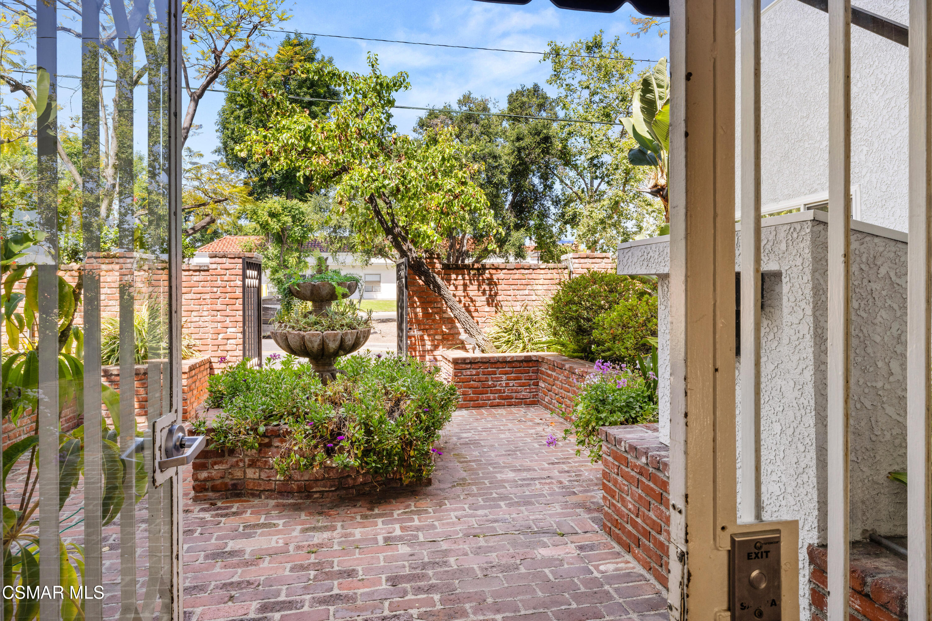 4950 Louise Avenue, 301