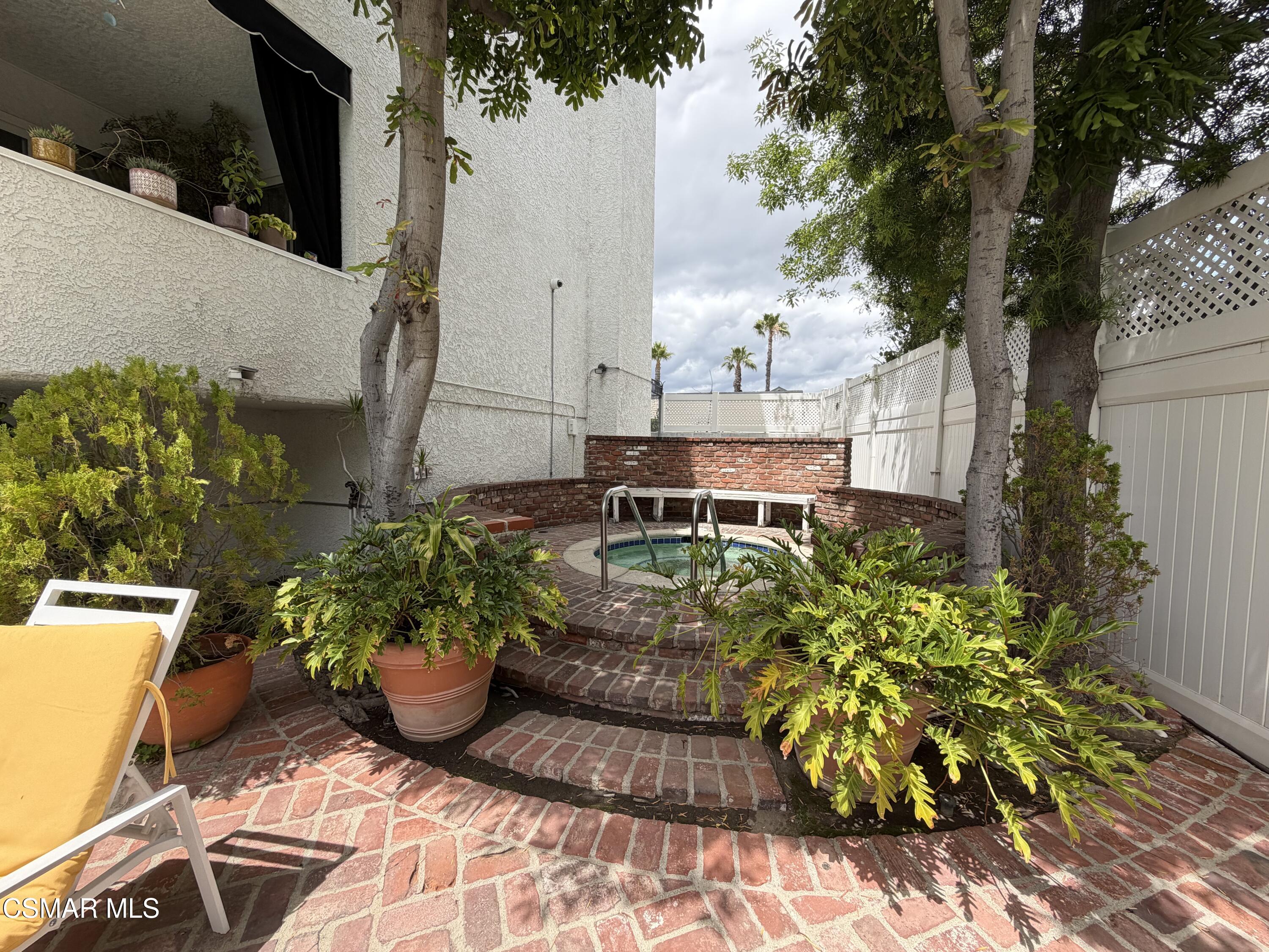 4950 Louise Avenue, 301