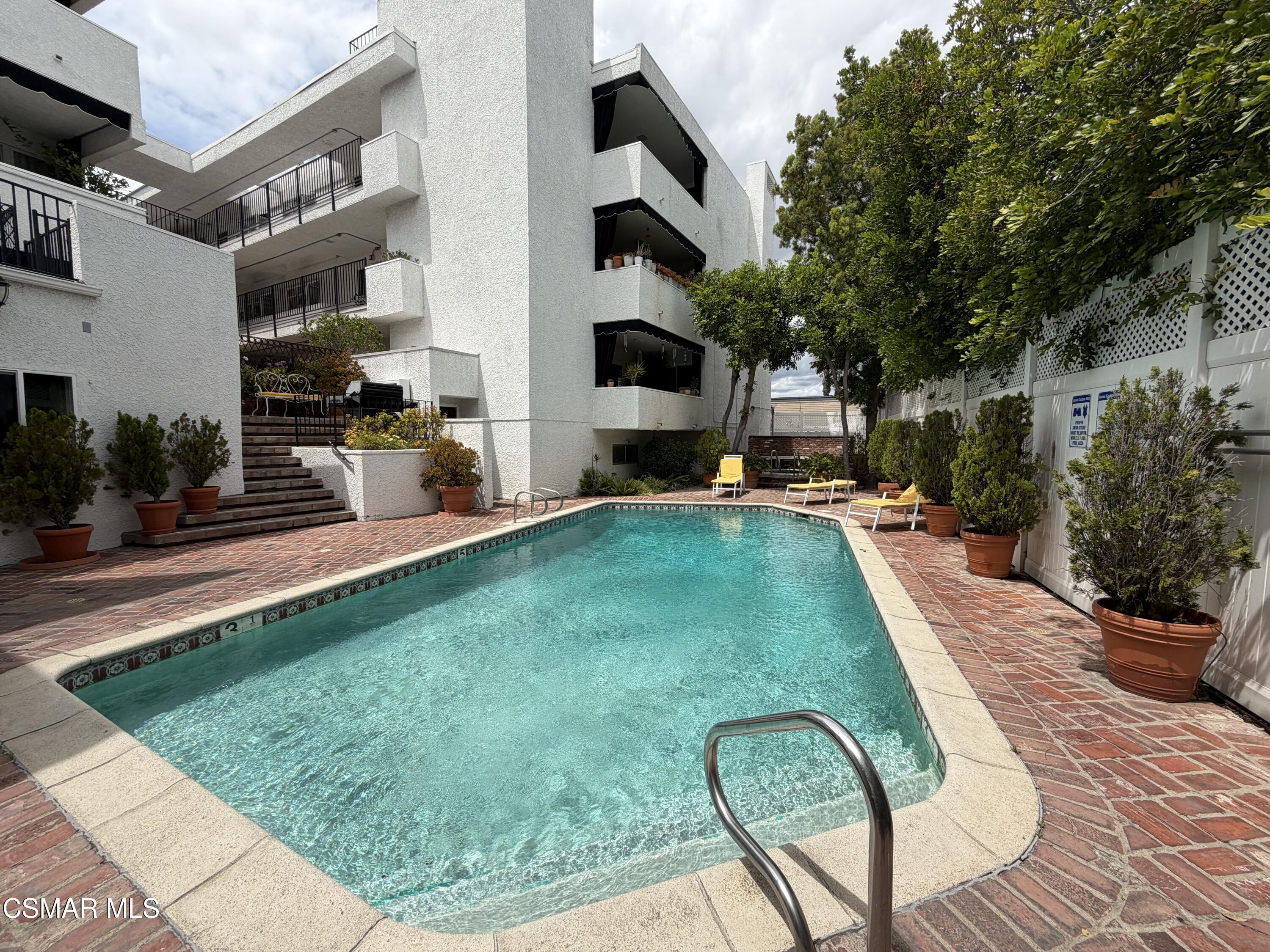 4950 Louise Avenue, 301