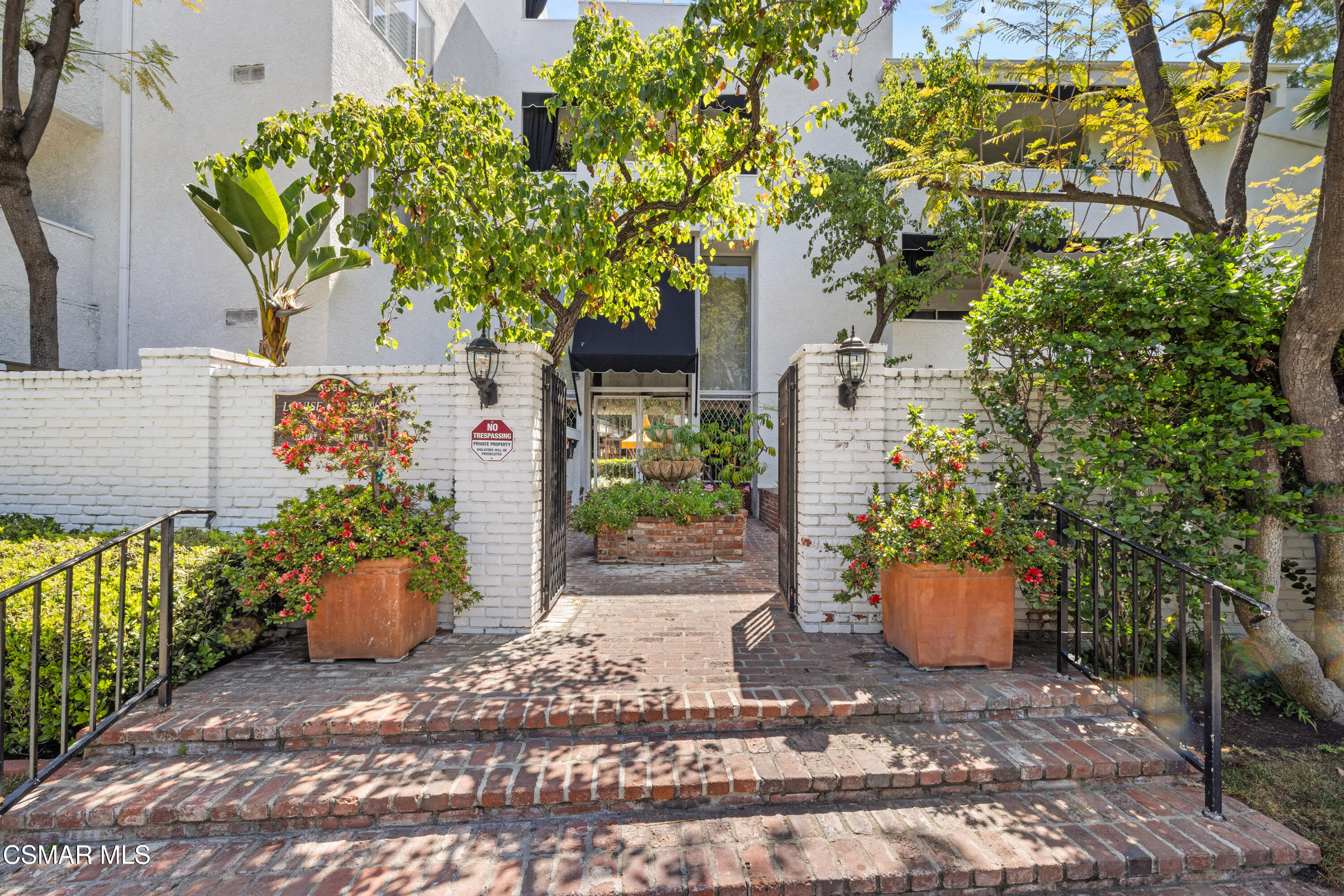 4950 Louise Avenue, 301