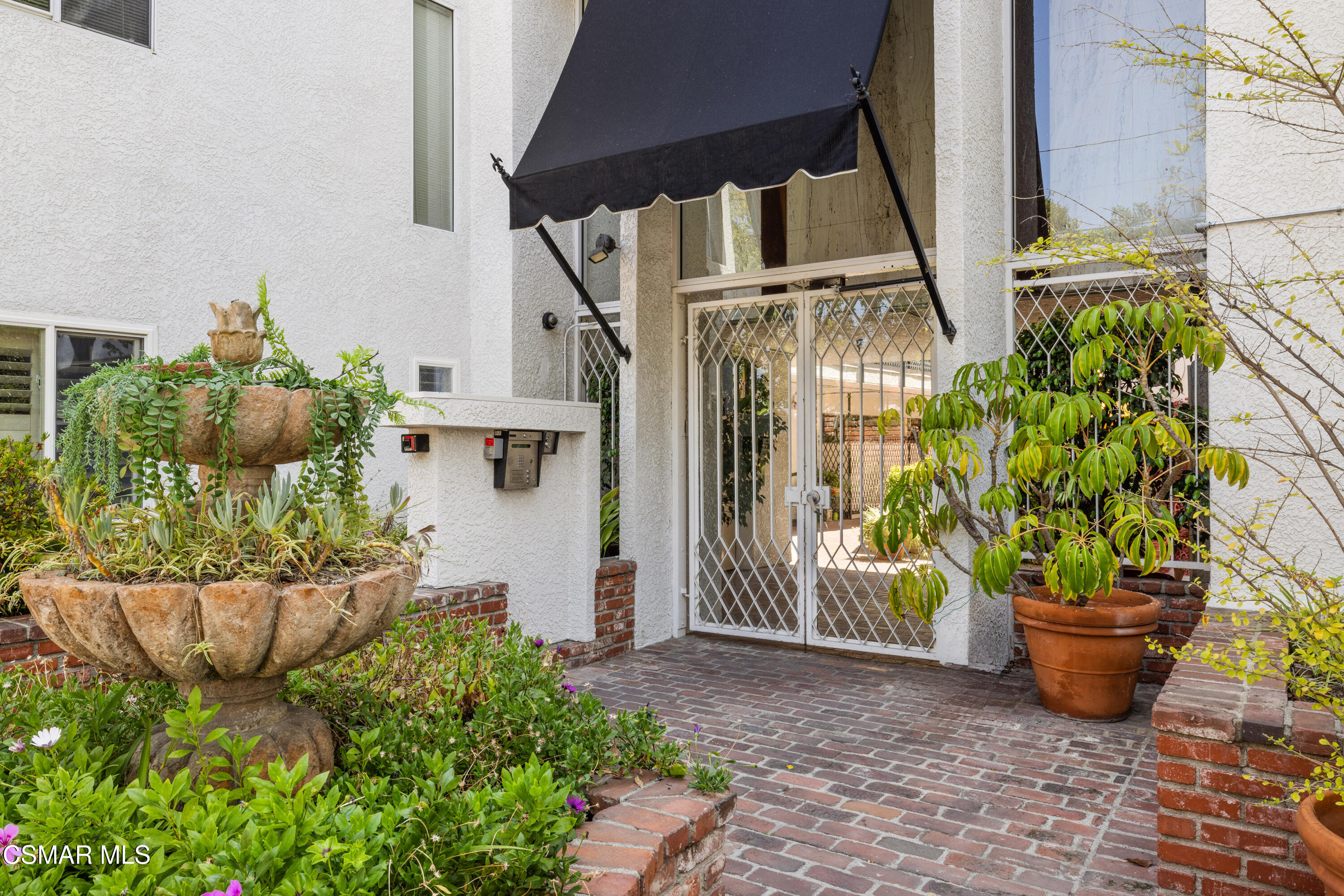 4950 Louise Avenue, 301