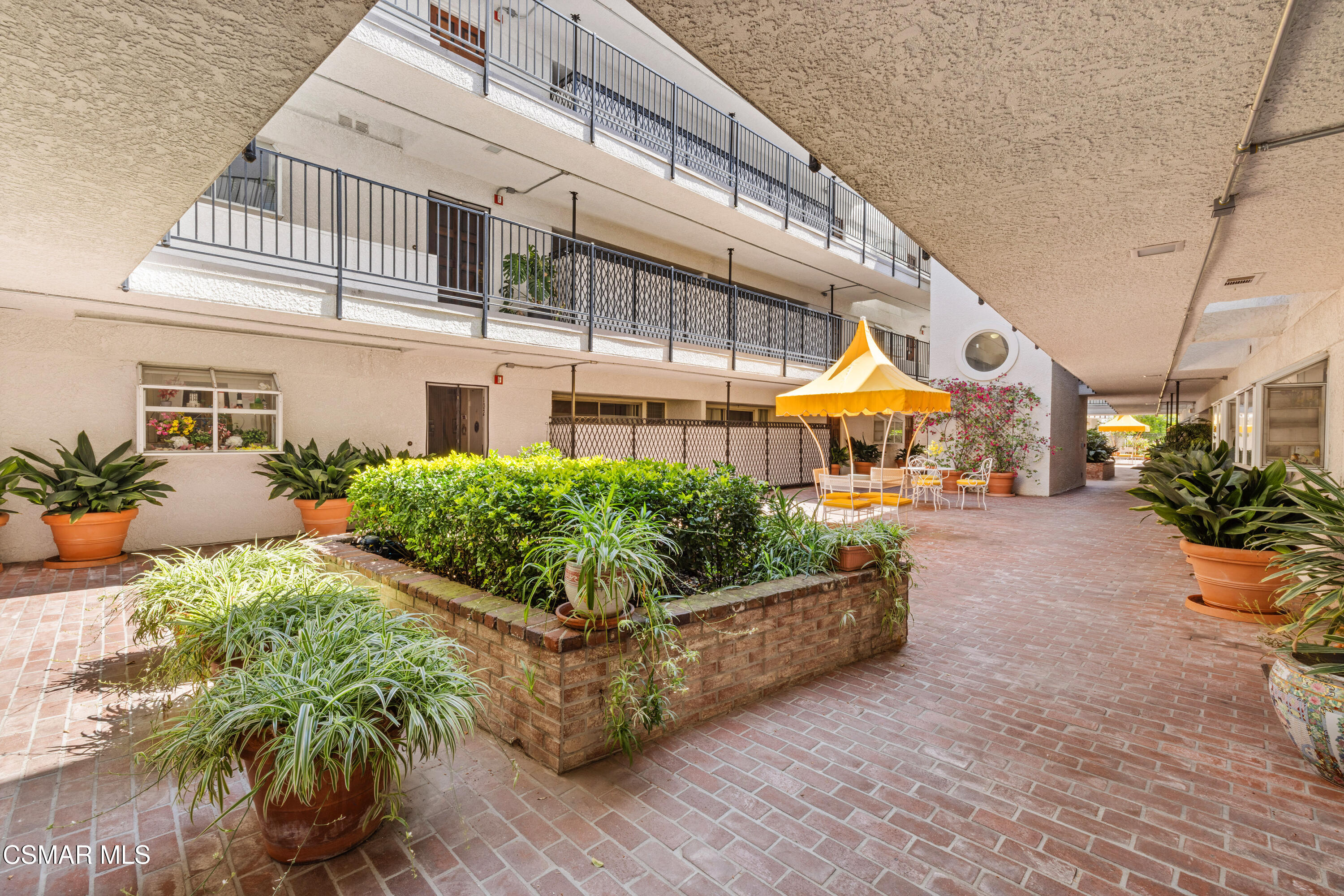 4950 Louise Avenue, 301