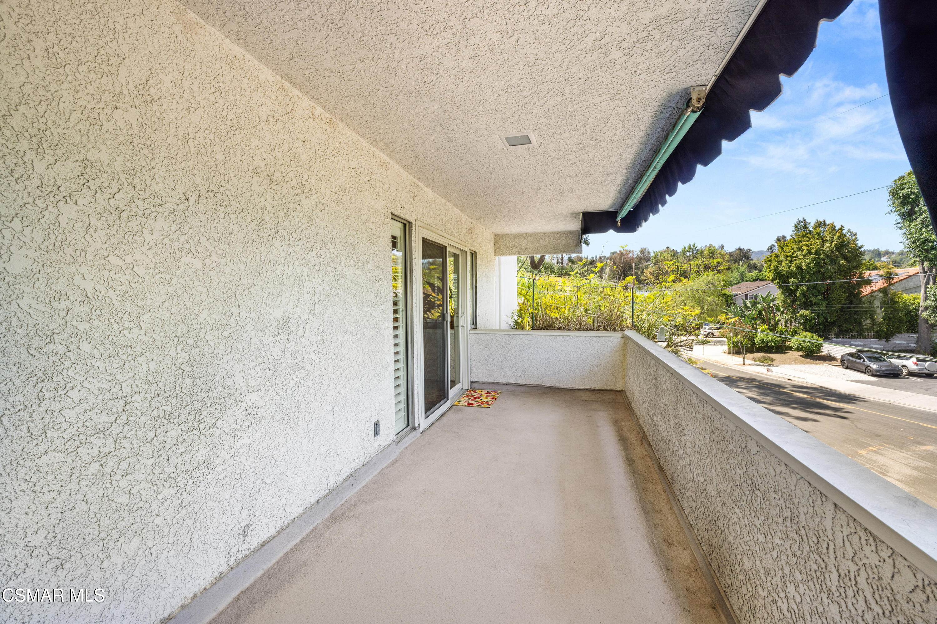 4950 Louise Avenue, 301