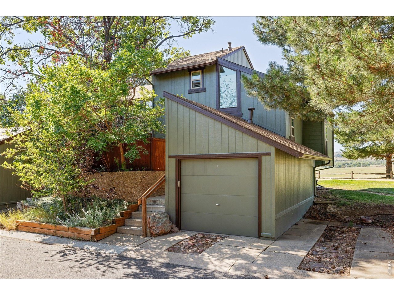 1656 Bradley Dr