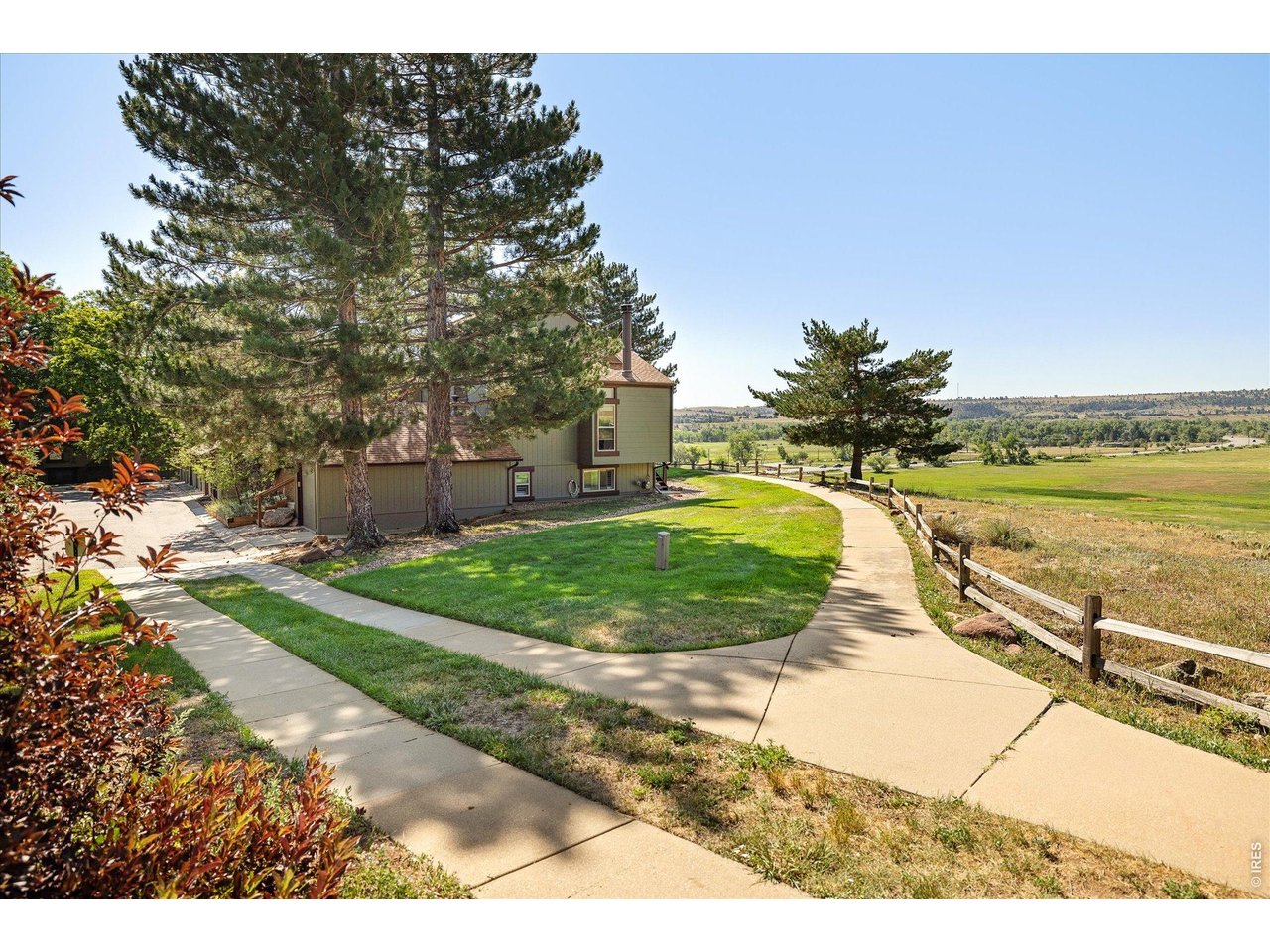 1656 Bradley Dr