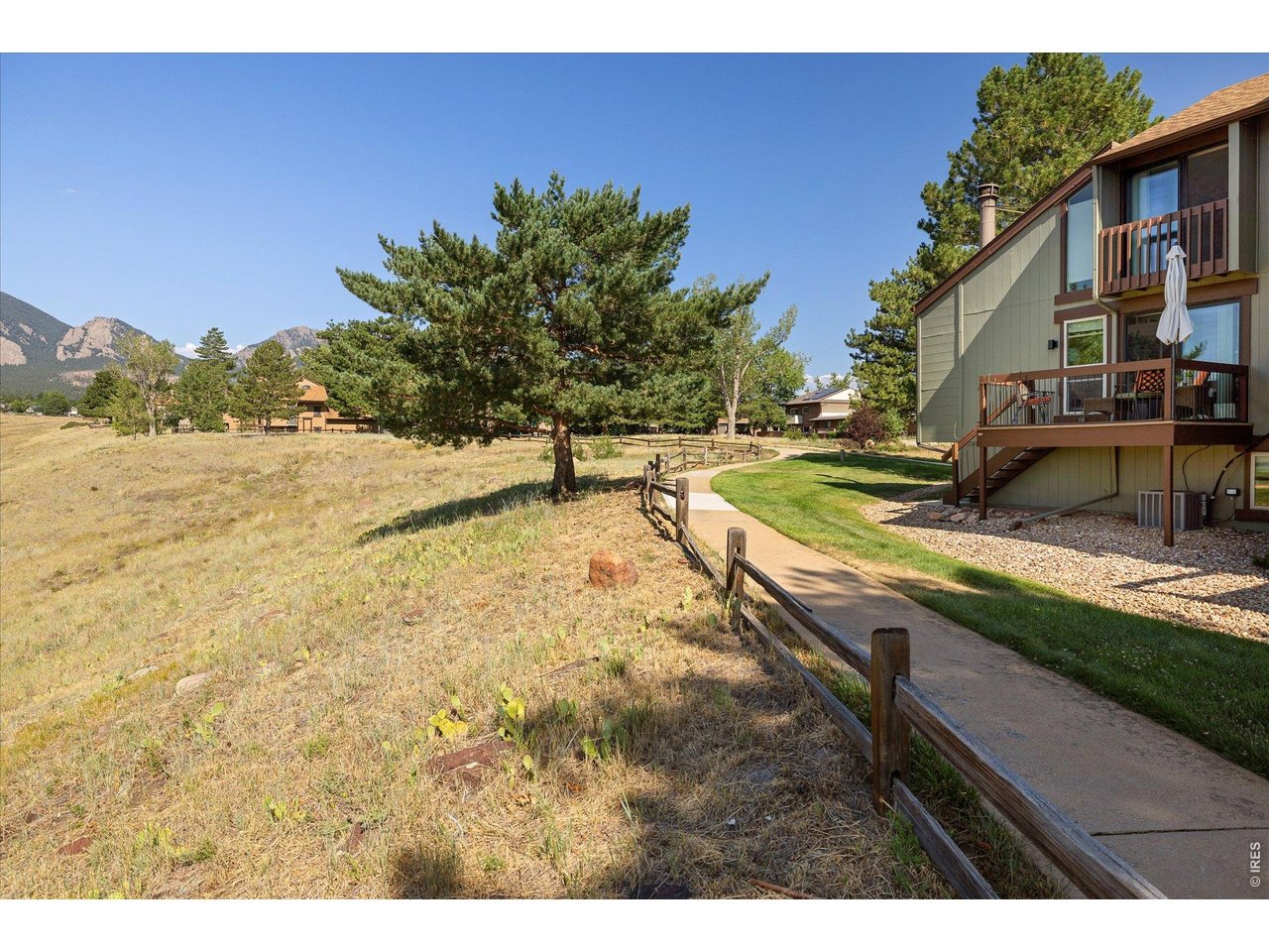 1656 Bradley Dr