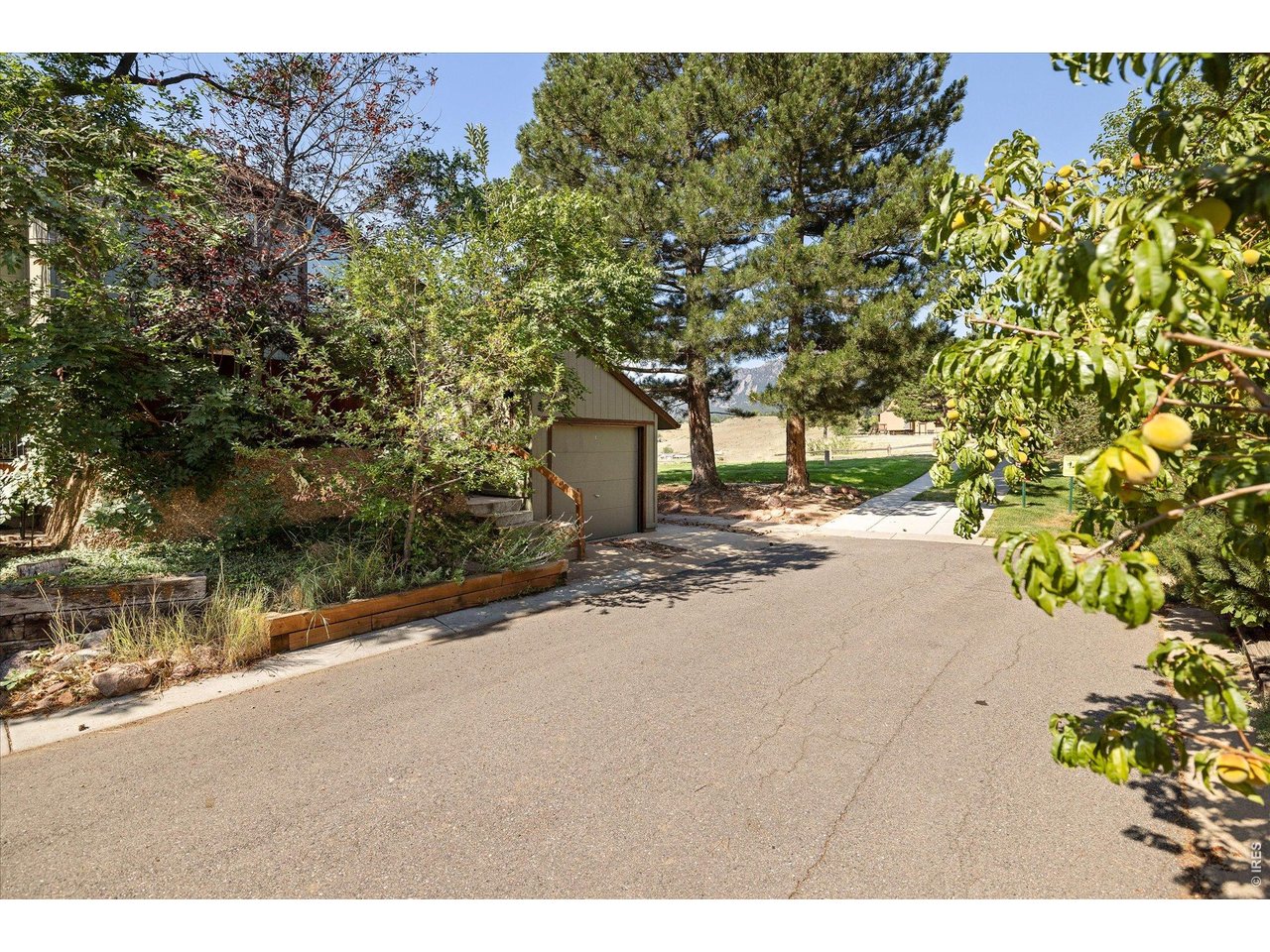 1656 Bradley Dr