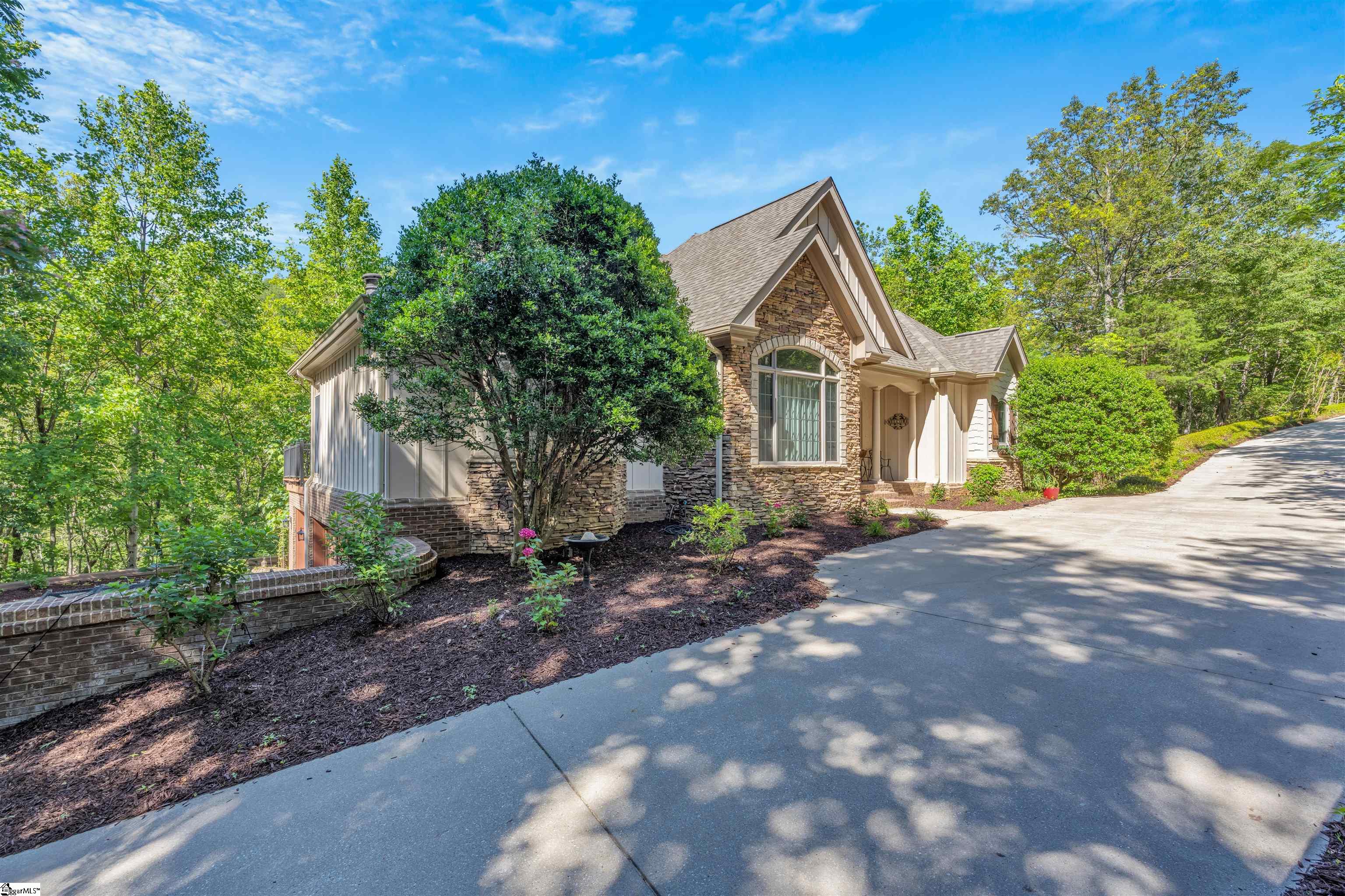 6 Deer Valley Court