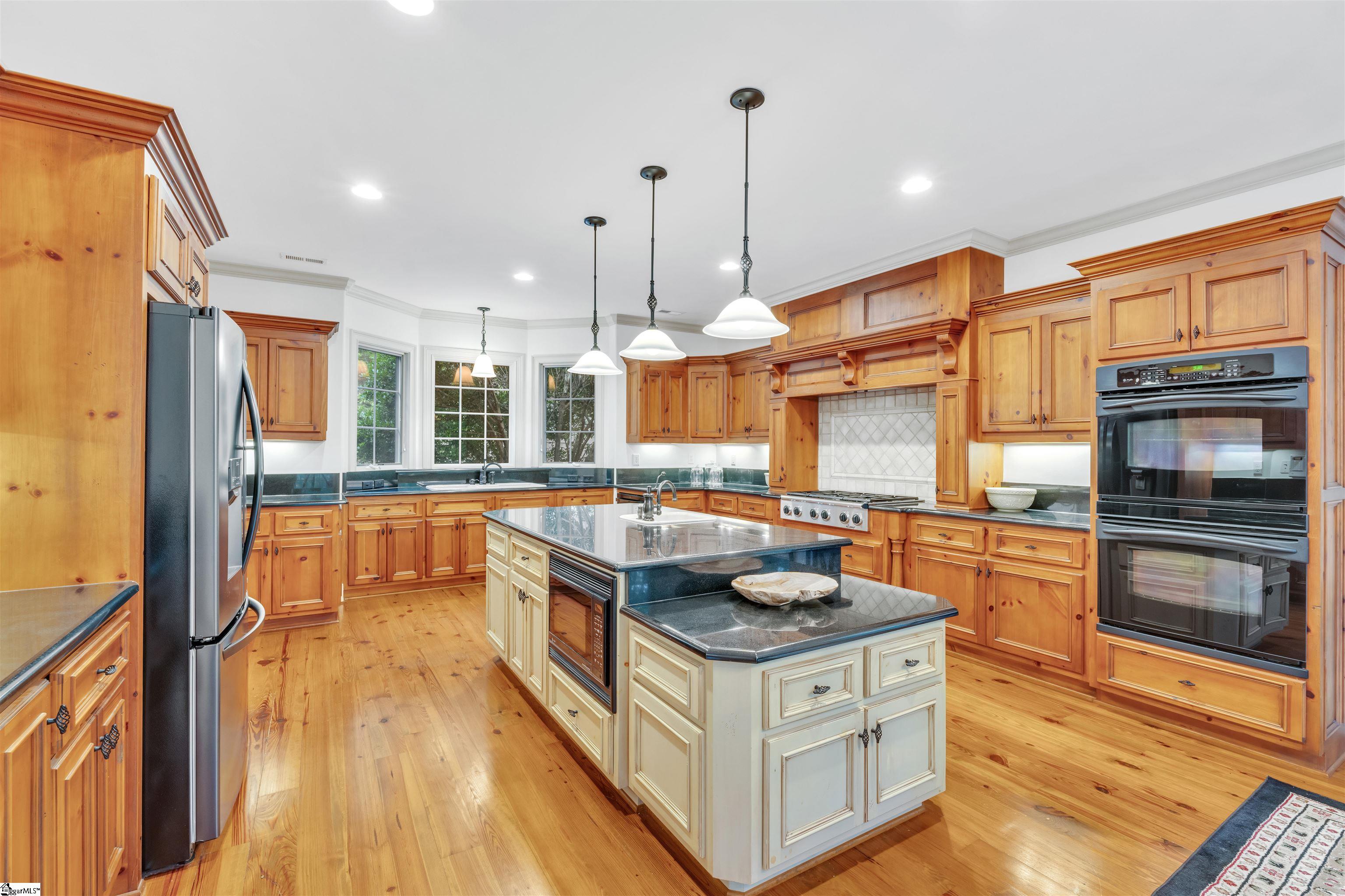 6 Deer Valley Court