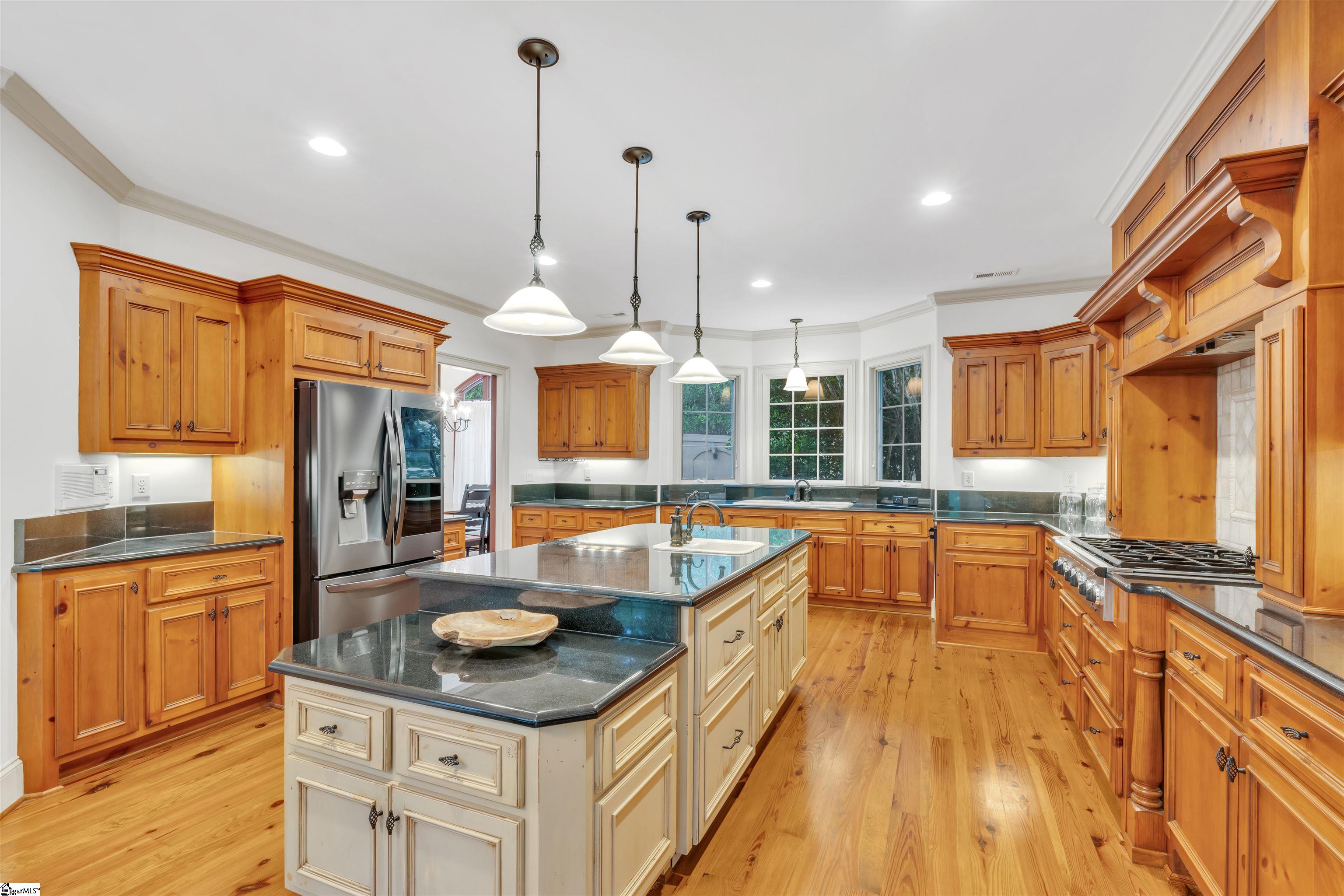 6 Deer Valley Court