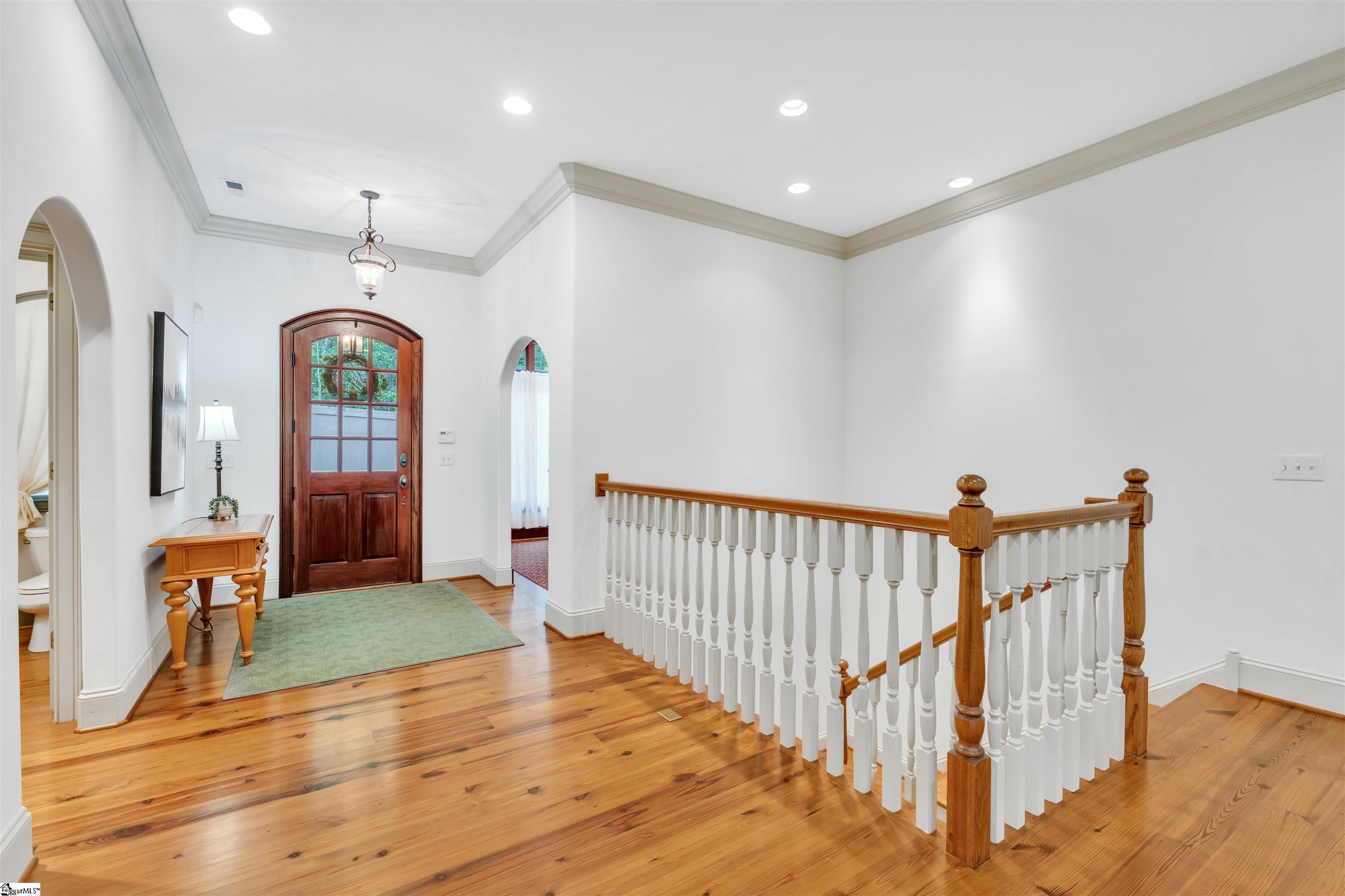 6 Deer Valley Court
