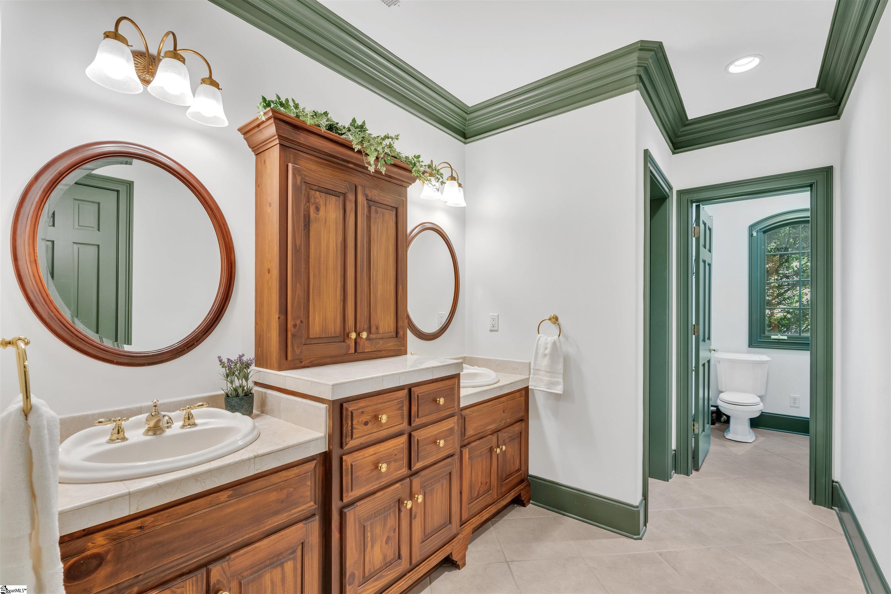 6 Deer Valley Court