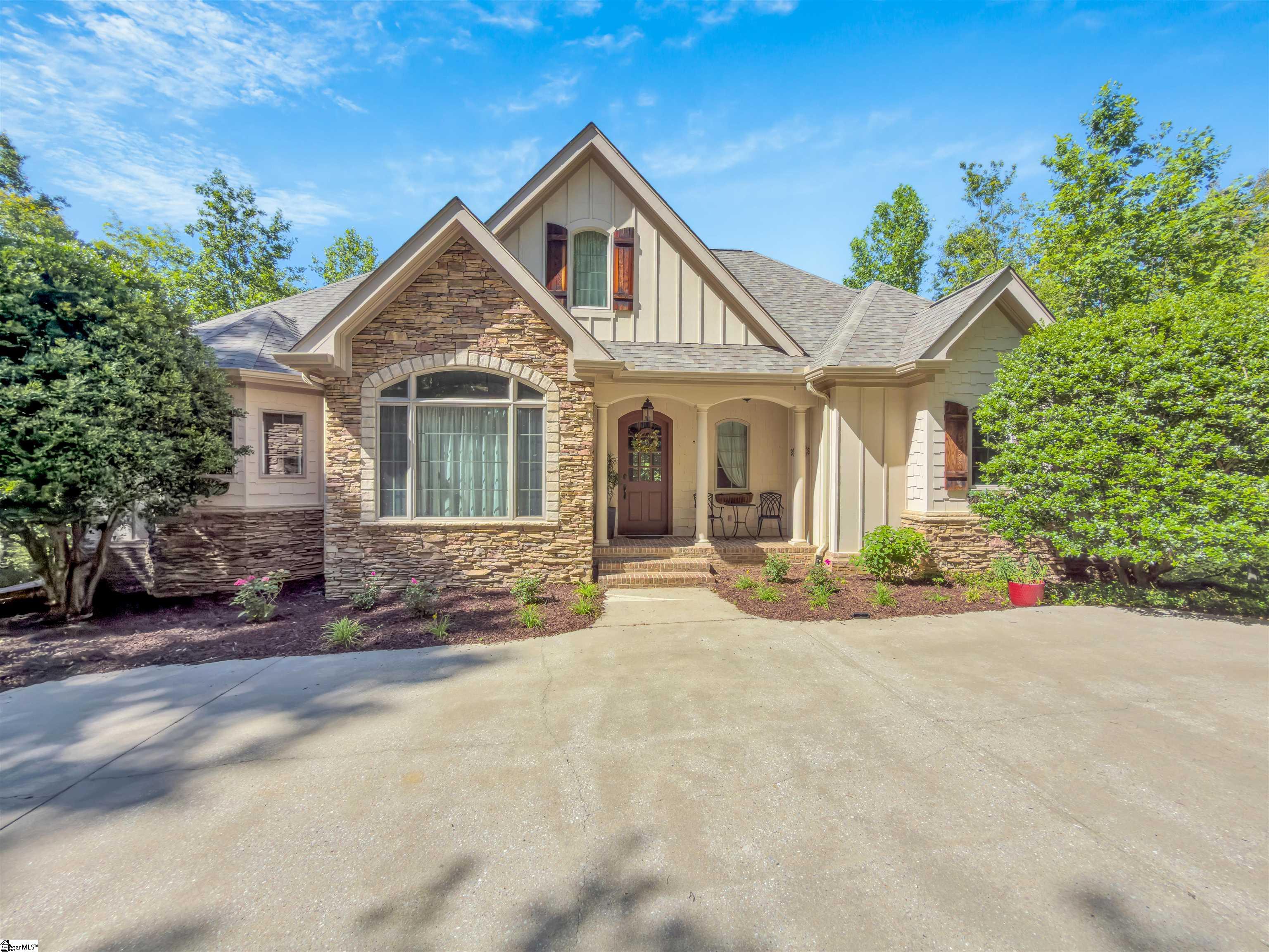 6 Deer Valley Court