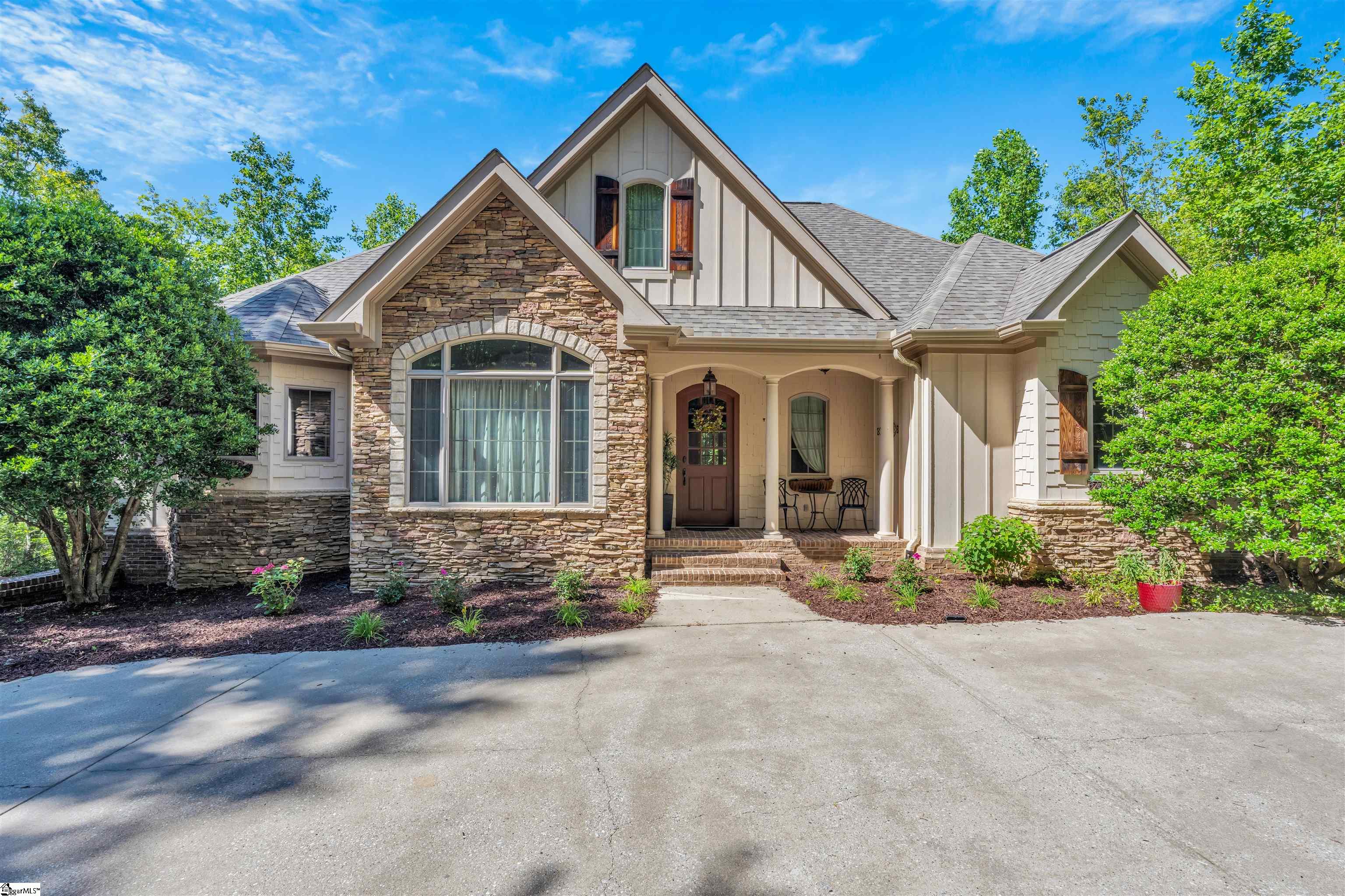 6 Deer Valley Court