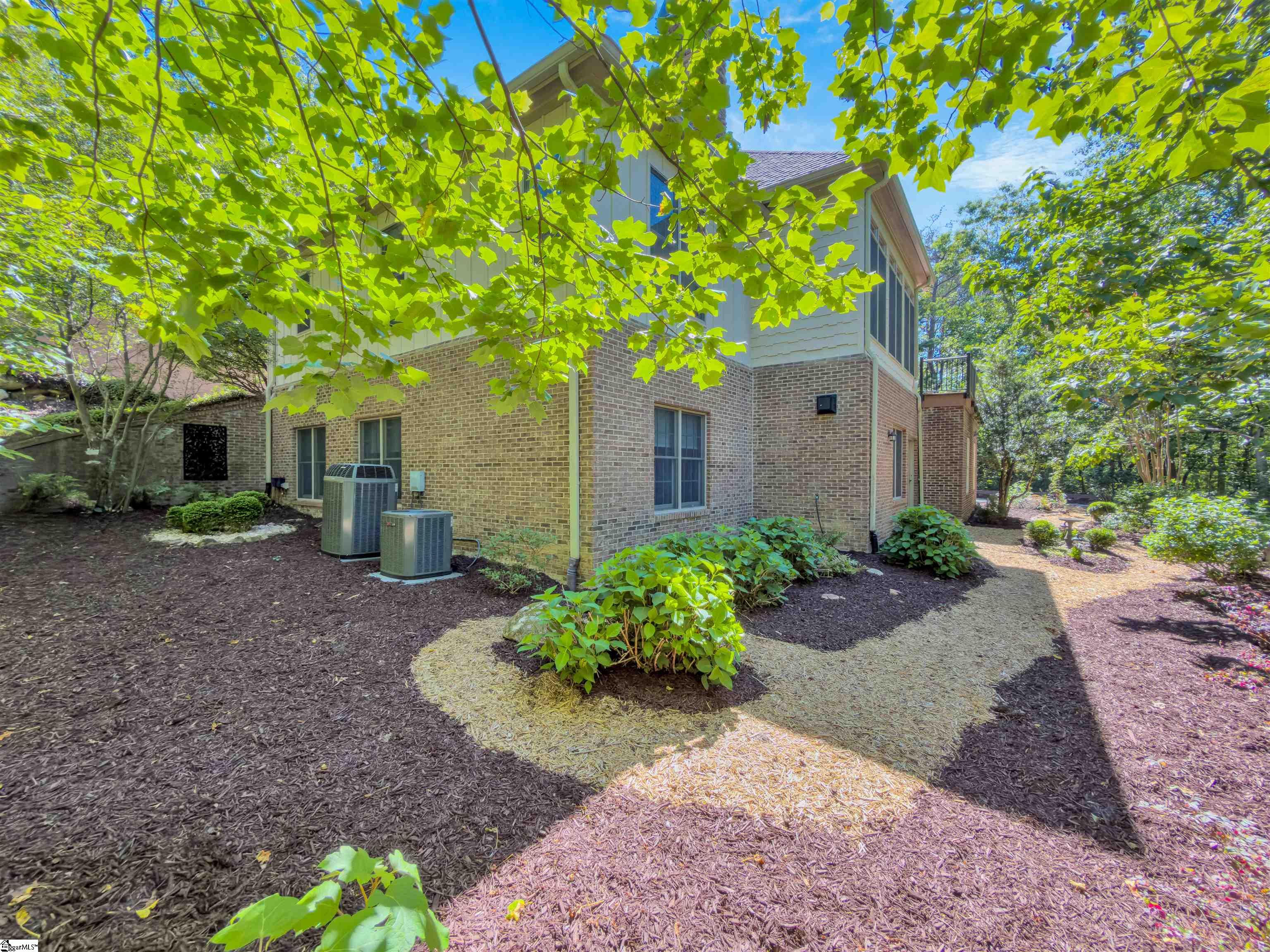 6 Deer Valley Court