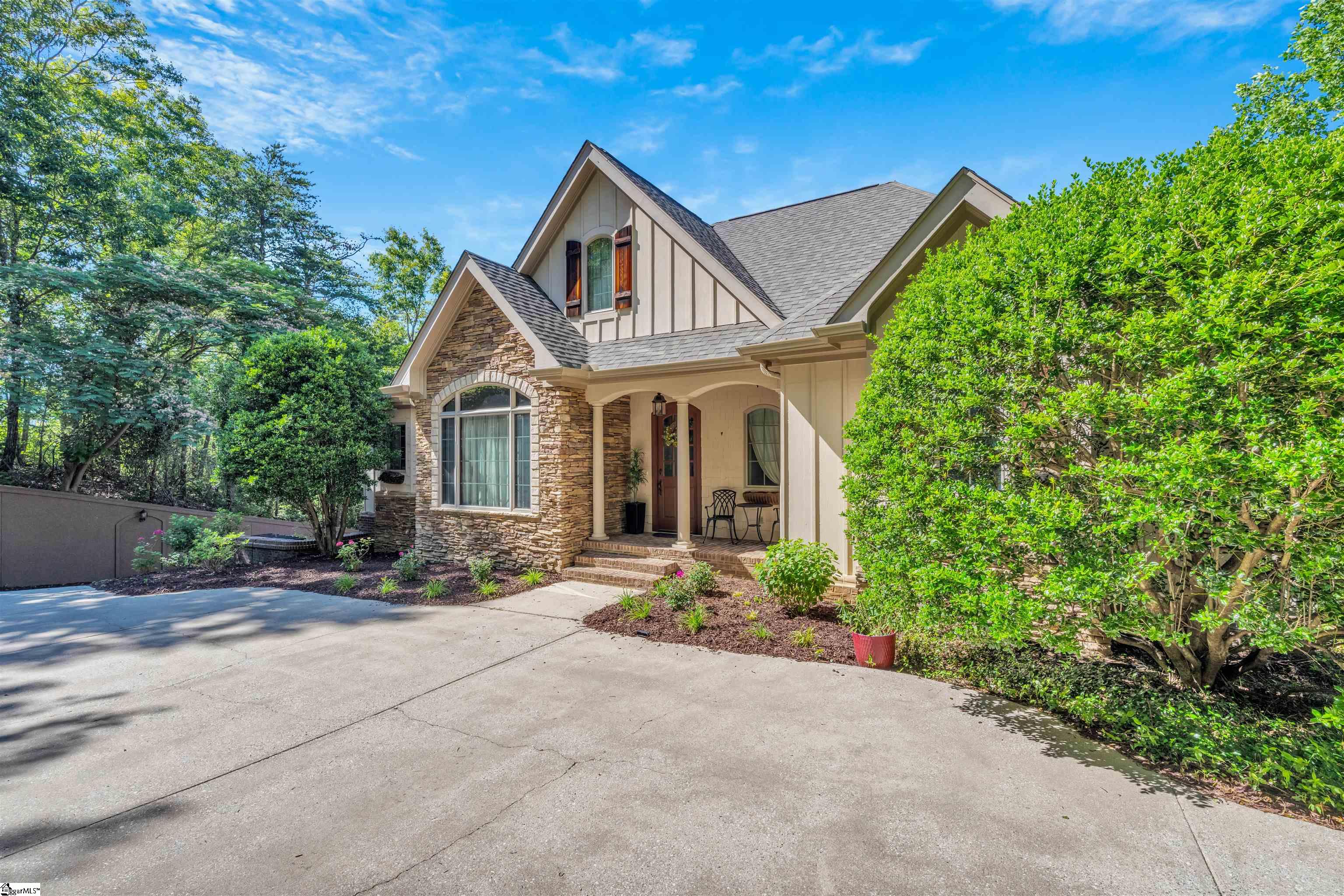 6 Deer Valley Court