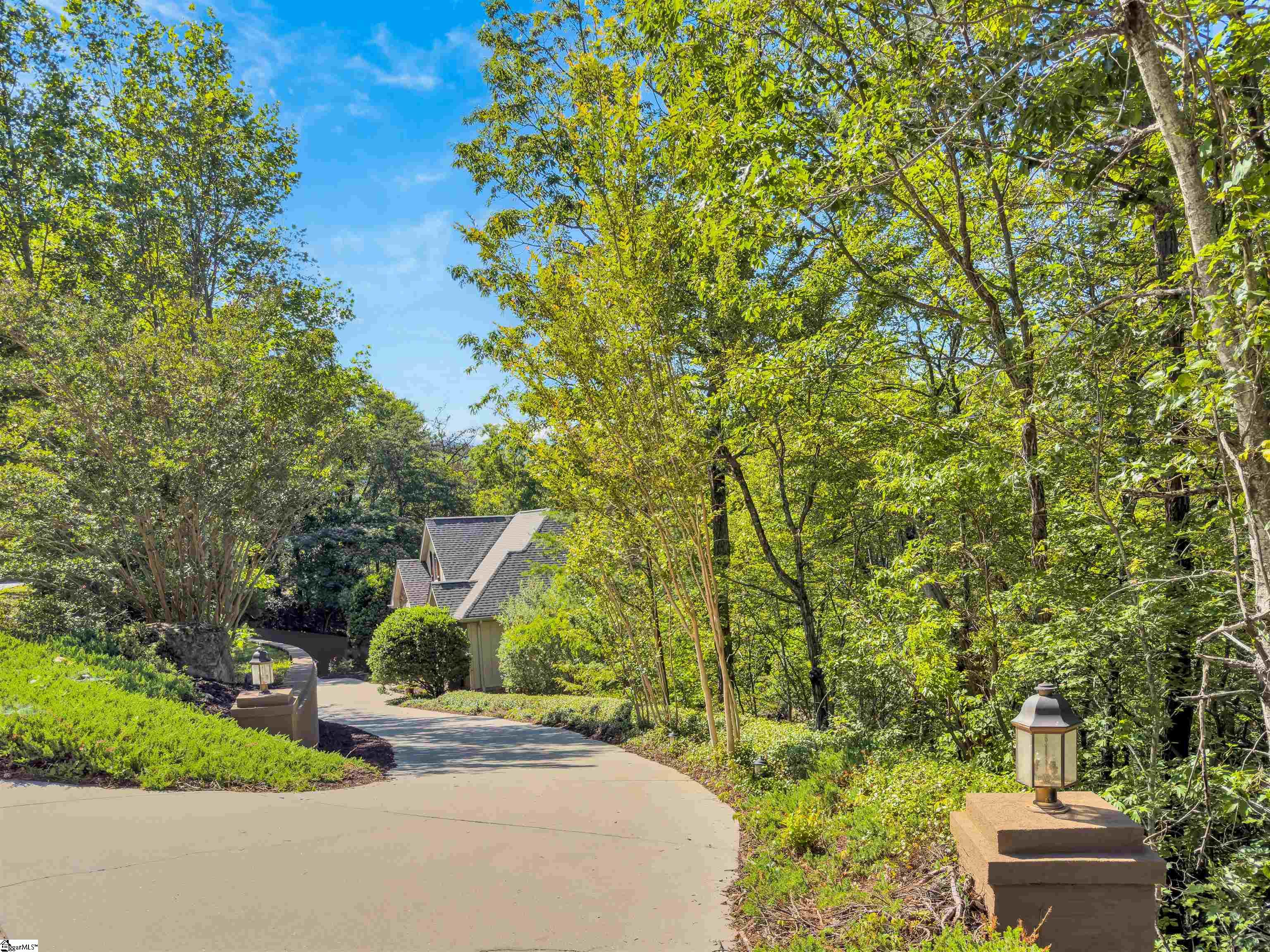 6 Deer Valley Court