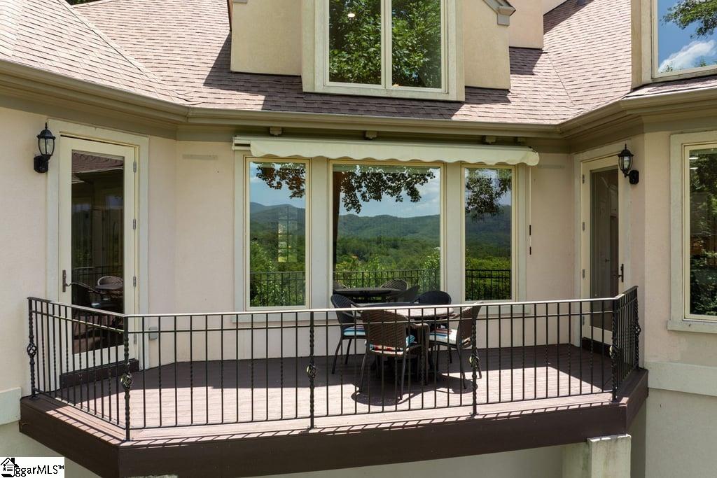 921 High Knoll Way