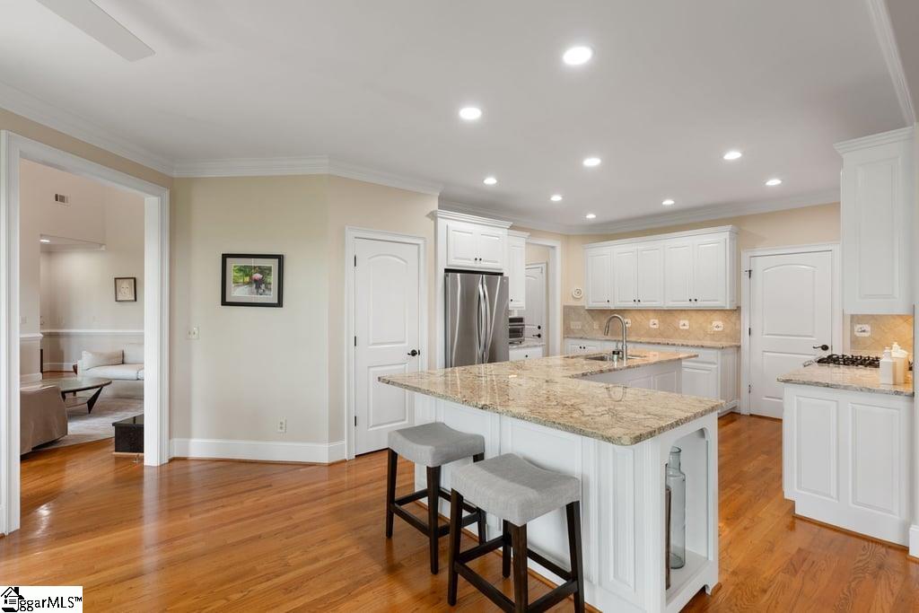 921 High Knoll Way