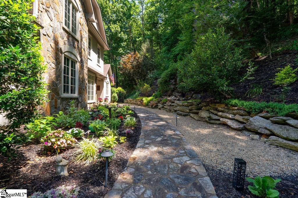 921 High Knoll Way
