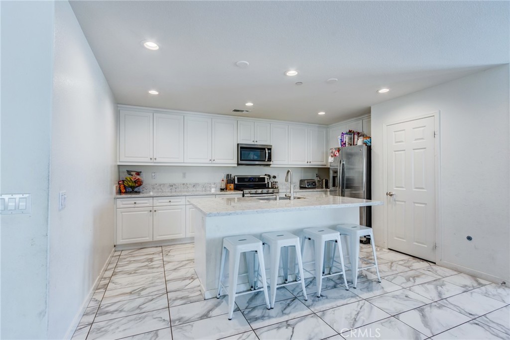 28420 Abbey Lane